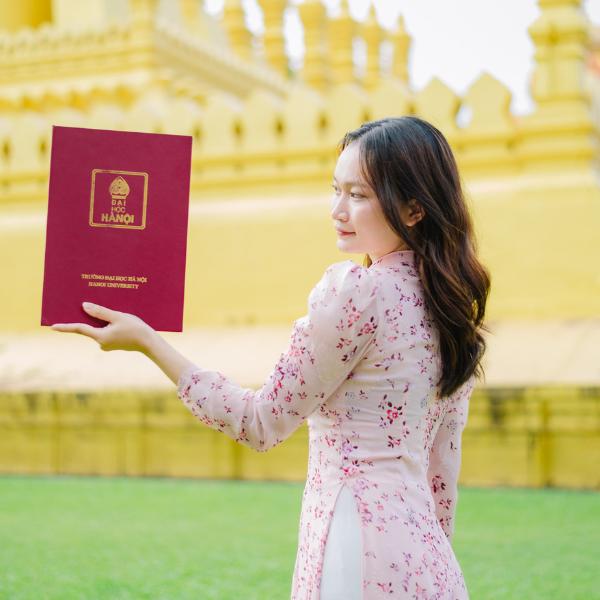 ນາງ ທິບພະຈັນ ນັກສຶກສາ ພາກວິຊາພາສາຫວຽດ